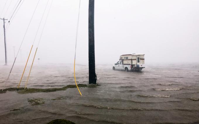 Poplave bi lahko povzročile ogromno škodo. Govori se o milijardah dolarjev. | Foto: Reuters