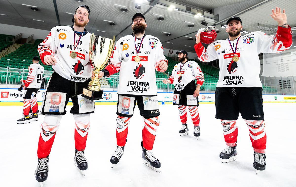 Jesenice prvaki - Olimpija finale | Hokejisti Jesenic so po zaostanku z 0:2 priredili preobrat, v podaljšku zadeli za 3:2 in 36. državno zvezdico. | Foto Matic Klanšek Velej/Sportida