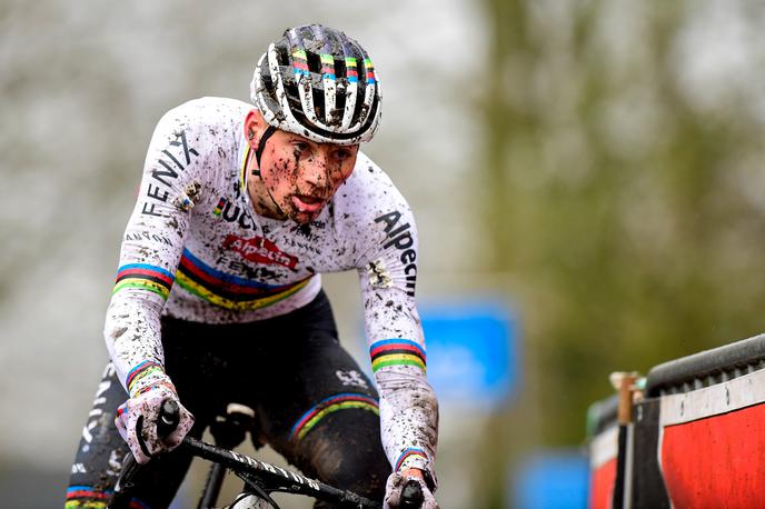Mathieu van der Poel | Van der Poela so na sobotni dirki v Hulstu poškropili z urinom. | Foto Guliverimage
