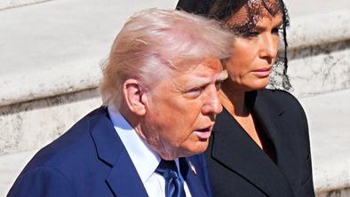 Melania Trump pritegnila pozornost na pogrebu papeža #video