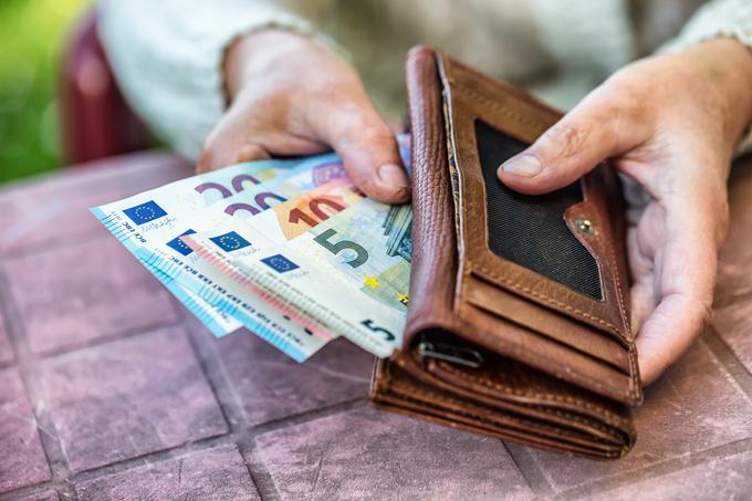 Z letošnjo redno uskladitvijo pokojnin bo najnižja zajamčena pokojnina v Sloveniji znašala 555 evrov. | Foto: Thinkstock
