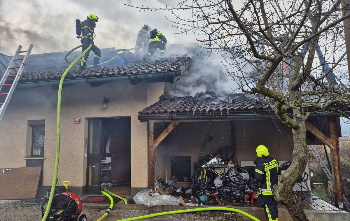 Požar | Ogenj je povsem uničil mansardo in ostrešje objekta. | Foto Gasilska zveza Žalec