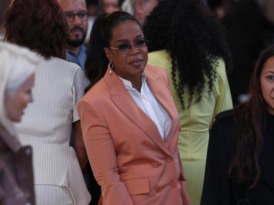 Oprah Winfrey presenetila z modno izbiro, ki je nihče ni pričakoval
