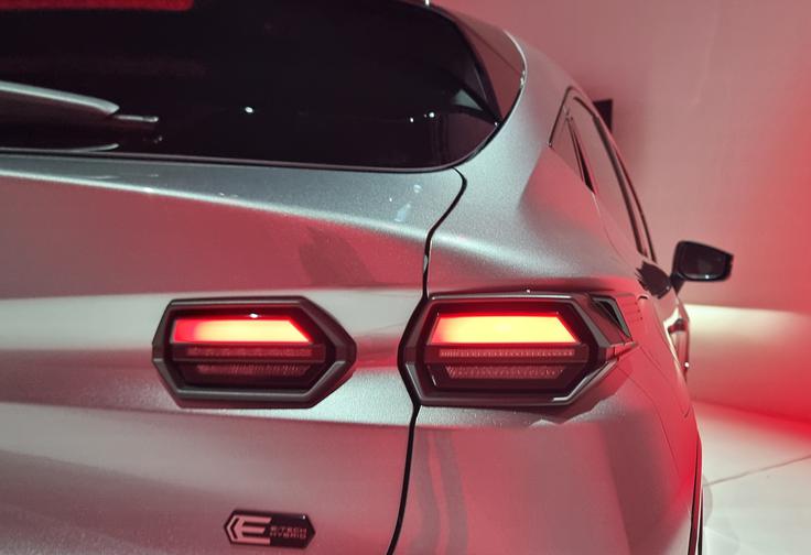 Za Renault povsem nova oblika zadnjih luči. | Foto: Gregor Pavšič