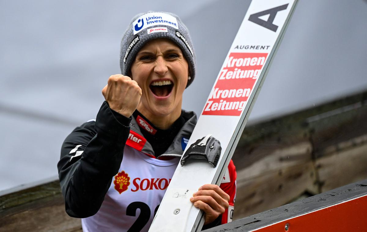 Eva Pinkelnig Wisla 2022 | Energična Avstrijka Eva Pinkelnig je velika zmagovalka druge tekme smučarskih skakalk v Wisli na Poljskem in nova nosilka rumene majice vodilne v svetovnem pokalu.  | Foto Guliverimage