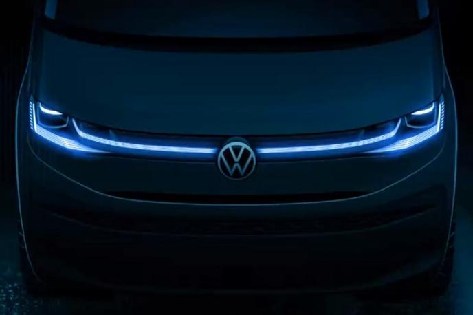 Volkswagen T7 multivan | Volkswagnov družinski kombi svetlobno linijo na nosu prevzema od golfa. | Foto Volkswagen