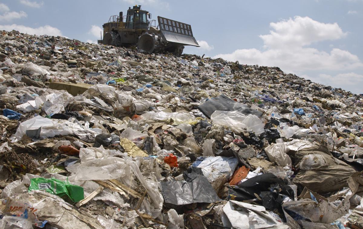 Smetišče | Največ smeti odvržemo kar med vožnjo z avtomobilom, pa tudi med selitvami.  | Foto Thinkstock