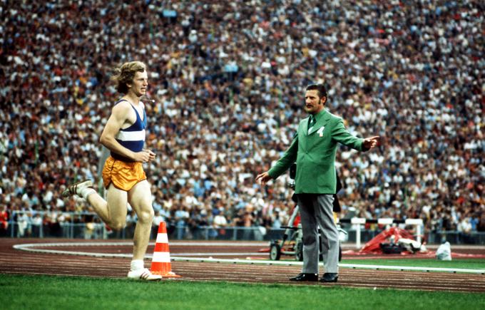 Za žvižge s tribun je poskrbel Norbert Südhaus, ki je prvi pritekel na olimpijski stadion. | Foto: Guliverimage