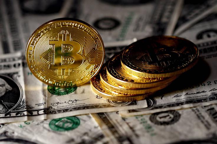 Čeprav se je dogajanje na trgu v zadnjem obdobju malo umirilo, cena bitcoina pa je precej padla, so nekateri analitiki prepričani, da bo do konca leta spet zrasel in morda tudi konkretno presegel zdaj magičnih 20.000 ameriških dolarjev.  | Foto: Reuters