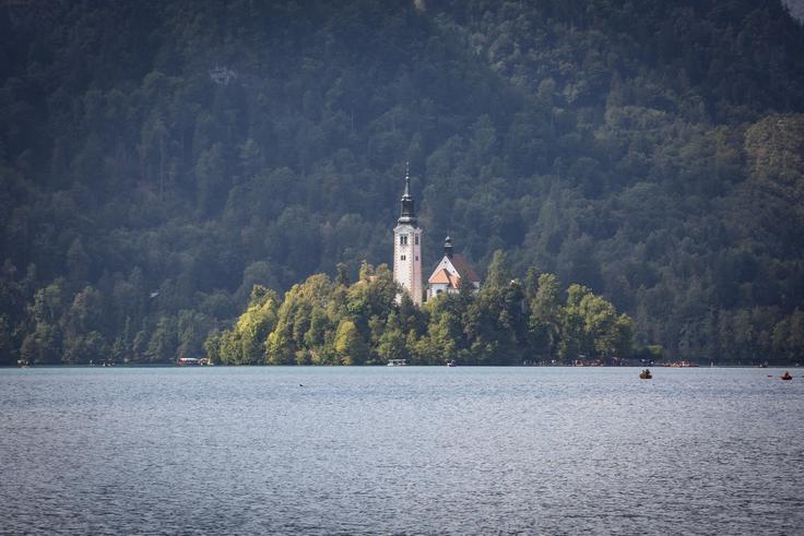 Med najbolj priljubljenimi destinacijami ostaja gorenjski biser.  | Foto: Bojan Puhek