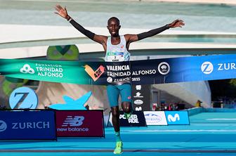 Kenijca John Korir in Joyciline Jepkosgei zmagala na maratonu v Valencii