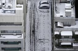 Močno sneženje ohromilo Japonsko