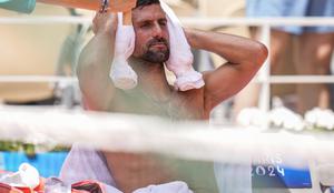 Đoković in Alcaraz v težkih razmerah v četrtfinale