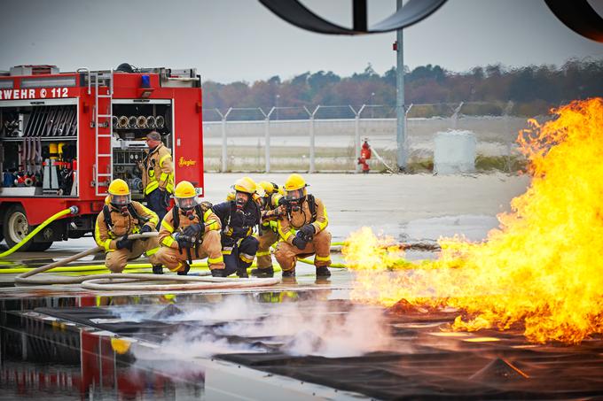 V treh minutah so gasilci pripraljeni in na lokaciji pristanka. | Foto: Fraport