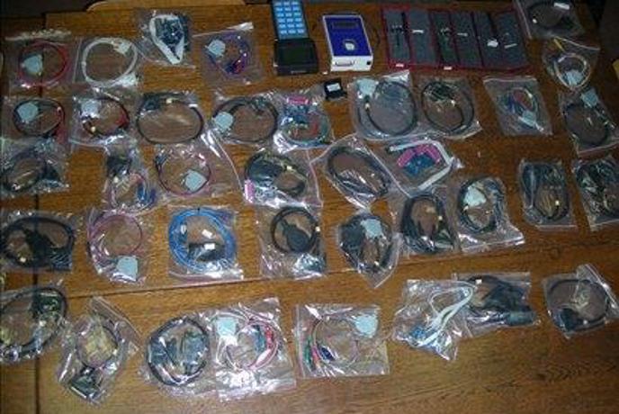 Zasegli pribor za vlamljanje v avtomobile