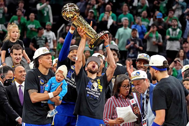 Bil je čustven vrtiljak, vse od poraza v finalu 2019, pravi Steph Curry. | Foto: Reuters
