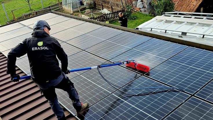 Erasol, čiščenje sončnih panelov, sončna elektrarna | Foto: Erasol