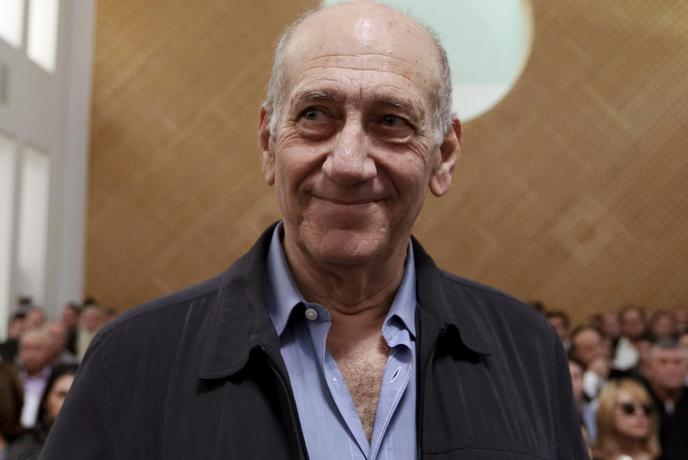 Nekdanji izraelski premier Olmert bo moral za zapahe