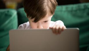 Ste prepričani, da je nedolžno surfanje po internetu vašega otroka povsem varno?