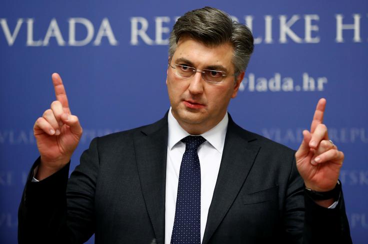 Hrvaški premier Andrej Plenković je slovenskega predsednika vlade Marjana Šarca takoj po izvolitvi nove slovenske vlade povabil na obisk v Zagreb. Plenković je ob tem poudaril, da je dialog med Slovenijo in Hrvaško o vseh odprtih vprašanjih potreben. | Foto: Reuters