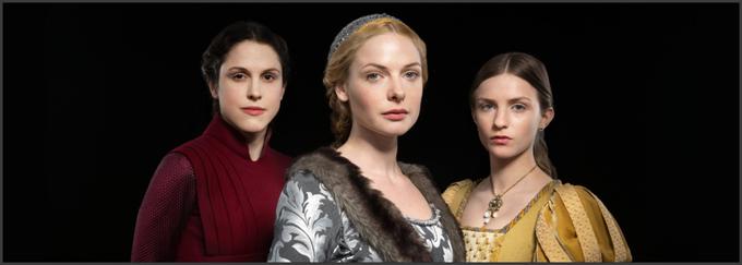 Serija ponuja osupljiv portret enega najbolj burnih obdobij v britanski zgodovini. Epska zgodba se začne med vojno leta 1464 in jo na edinstven način spremljamo skozi oči treh različnih, enako vztrajnih žensk, ki se obupano potegujejo za krono kraljice. • Na voljo na HBO OD/GO. | Foto: 