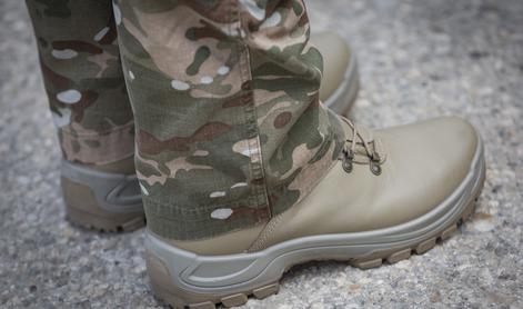 Vojakom naj bi na Natovi vaji razpadali čevlji, Erjavec to zanika
