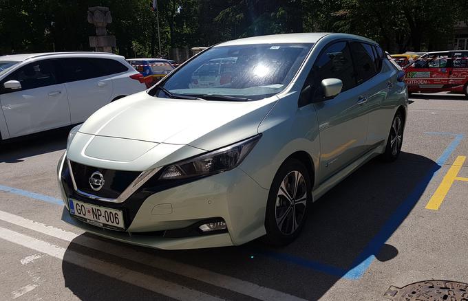 Nissan je v Sloveniji že pred začetkom uradne prodaje uspel dobiti več deset kupcev za novega leafa. | Foto: Gregor Pavšič