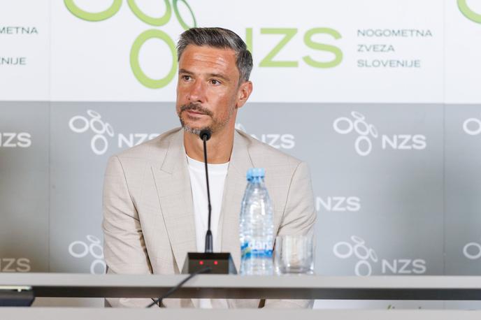 Slavko Vinčić, NZS | Slavko Vinčić je s svojima pomočnikoma ob koncu sodniške kariere stopil pred slovenske novinarje. | Foto Nebojša Tejić/STA