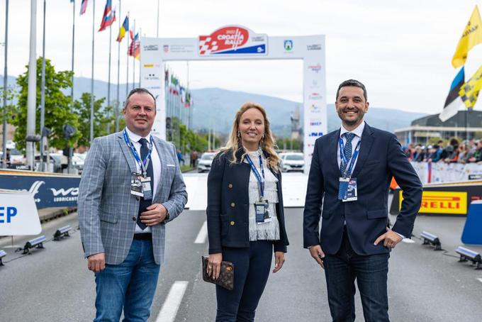 V družbi Anne Nordquist, podpredsednice FIA za Evropo, in Davorina Štetnerja, predsednika hrvaške zveze HAKS, na reliju za svetovno prvenstvo na Hrvaškem. | Foto: osebni arhiv/Lana Kokl