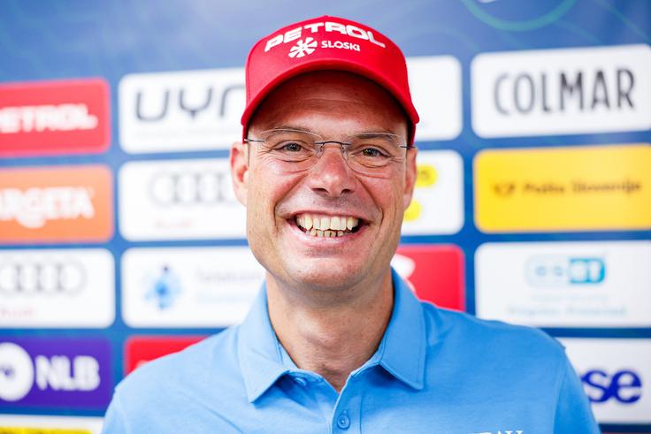 Njegov trener Miha Verdnik bo postavil prvo progo olimpijskega veleslaloma. | Foto: Aleš Fevžer