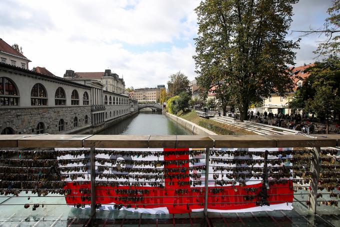 Še nekaj kreativnega izobešanja zastav z Jurijevim križem. | Foto: Matic Klanšek Velej/Sportida