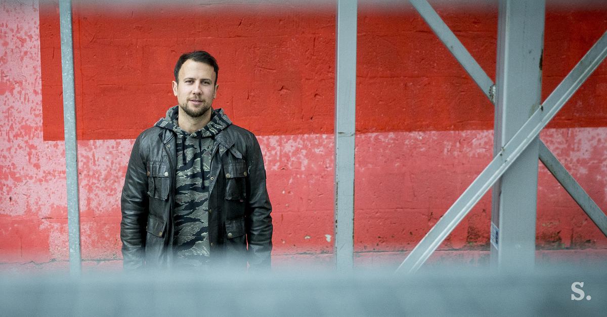 Mitja Robar krmari med predsedniškimi in agentskimi izzivi video