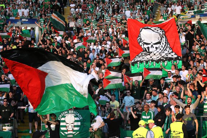 Pristaši velikana škotskega nogometaša so palestinske zastave vihteli na tekmi proti izraelskemu Hapoelu Beershebi. | Foto: 