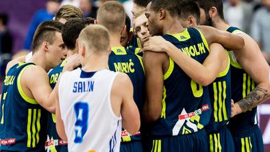 Ranjen lev je pred slovenskimi vrati