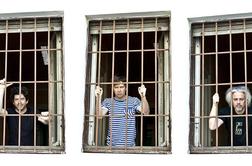 Ivan Štuhec Janezu Janši predlaga, naj se zapre v kletko v Murglah