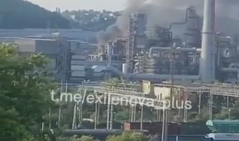 Ogromen ukrajinski napad na Rusijo: gorita vojaško letališče in rafinerija #video