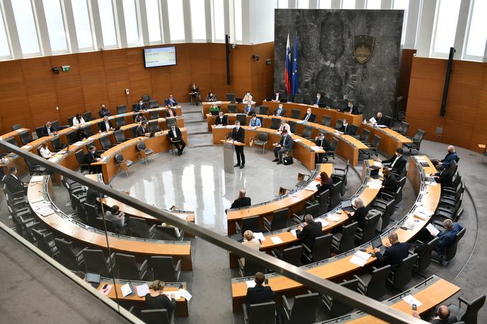 državni zbor | Pred razglasitvijo ustavnega zakona bodo poslanci sejo prekinili za pol ure zaradi prireditve ob sprejemu dopolnitve ustave. | Foto Tamino Petelinšek/STA