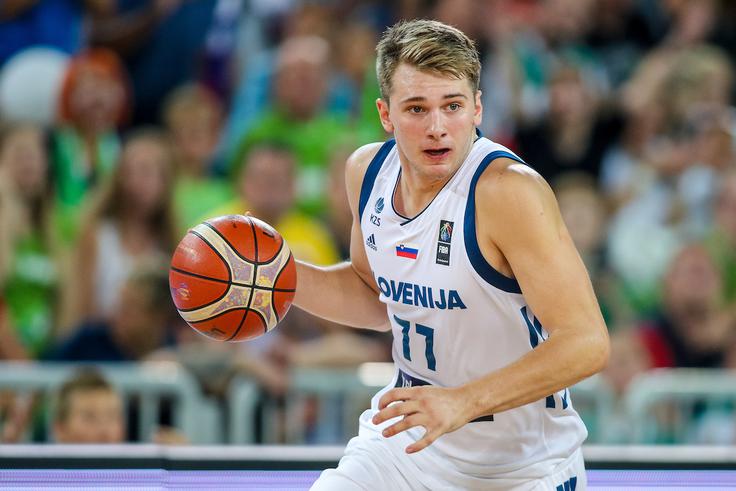 Za Slovenijo je do zdaj na uradnih tekmah nastopilo 79 košarkarjev. Med njimi tudi Saša Dončić. Sin Luka bo št. 80. | Foto: Sportida
