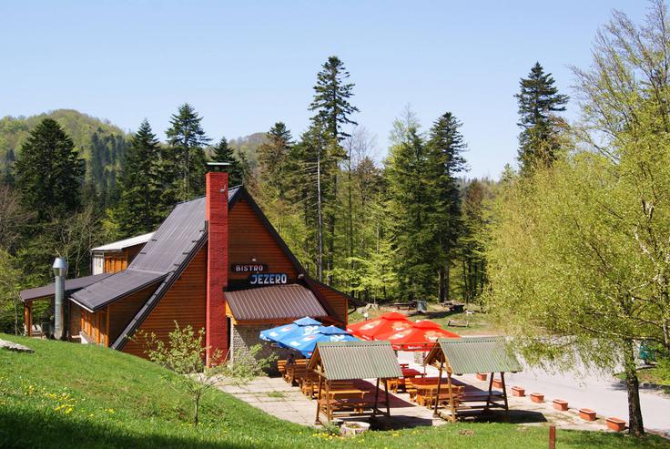 Kakšni so načrti novega lastnika motela Jezero, še ni javno znano, čeprav se govori o več 
turističnih scenarijih. | Foto: 