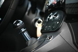 Fiat 500 1.2 8V lounge - šik mestni malček s posluhom za visoko modo