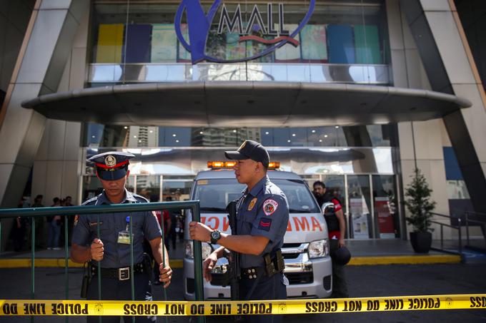 Filipinsko omrežje lažnih profilov povezujejo s tamkajšnjo vojsko in policijo, a oni te očitke odločno zavračajo. | Foto: Reuters