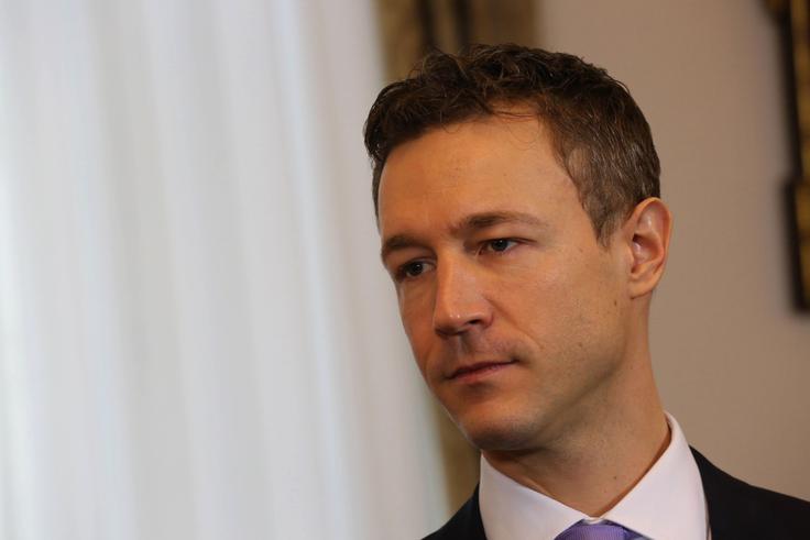 Gernot Blümel, avstrijski minister za finance, je svojo odločitev za sestop s položaja utemeljil s pojasnilom, da je to storil zaradi odhoda nekdanjega kanclerja Sebastiana Kurza. Dejal je tudi, da mu je bilo delo ministra za finance v ponos.  | Foto: AP / Guliverimage