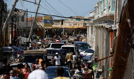 Število smrtnih žrtev orkana Melissa narašča