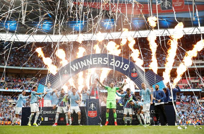 Manchester City je sezono kronal z naslovom angleških prvakov, sinjemodri pa so bili najboljši tudi v FA pokalu. | Foto: Reuters
