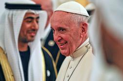 Papež Frančišek v Abu Dabiju doživel pompozen sprejem