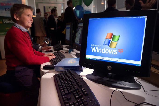 Z Windows XP se je začelo novo obdobje osebnega računalništva. Šlo je namreč za prvi Microsoftov operacijski sistem, ki ni bil zgrajen na prastari in zastareli platformi MS-DOS, temveč na sodobnejšem Windows NT, ki je bil bolje pripravljen na prihodnost. To je bil tudi eden glavnih razlogov, da se je priljubljenost Windows XP obdržala tako dolgo. | Foto: Reuters