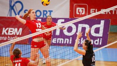 Mariborčanke do prve zmage v odbojkarskem finalu