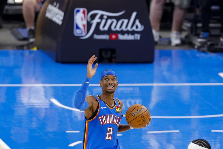 Shai Gilgeous-Alexander se je vpisal v zgodovino lige NBA. Postal je prvi košarkar, ki je prvič nastopil v finalu in na dveh uvodnih tekmah dosegel skupno največje število točk (72). | Foto: Reuters
