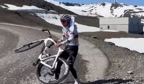 Pogačarja skoraj odpihnilo med pripravami na Tour de France #video