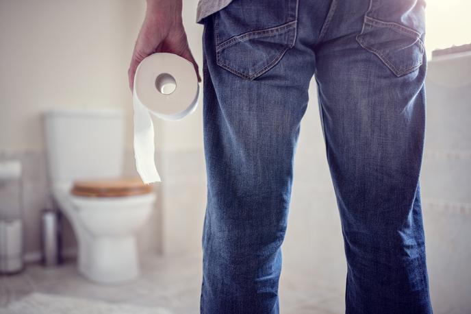 toaletni papir | Pri vlomu v poslovni prostor je neznani storilec med drugim ukradel nekaj rolic toaletnega papirja. | Foto Thinkstock
